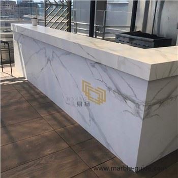 Countertops tal-irħam abjad Calacatta illustrat